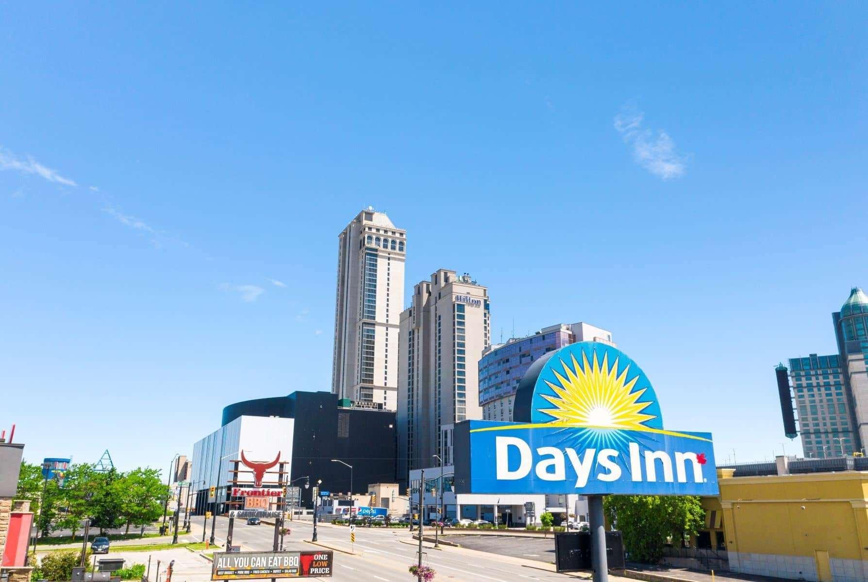 Hotel Days By Wyndham Fallsview 3*