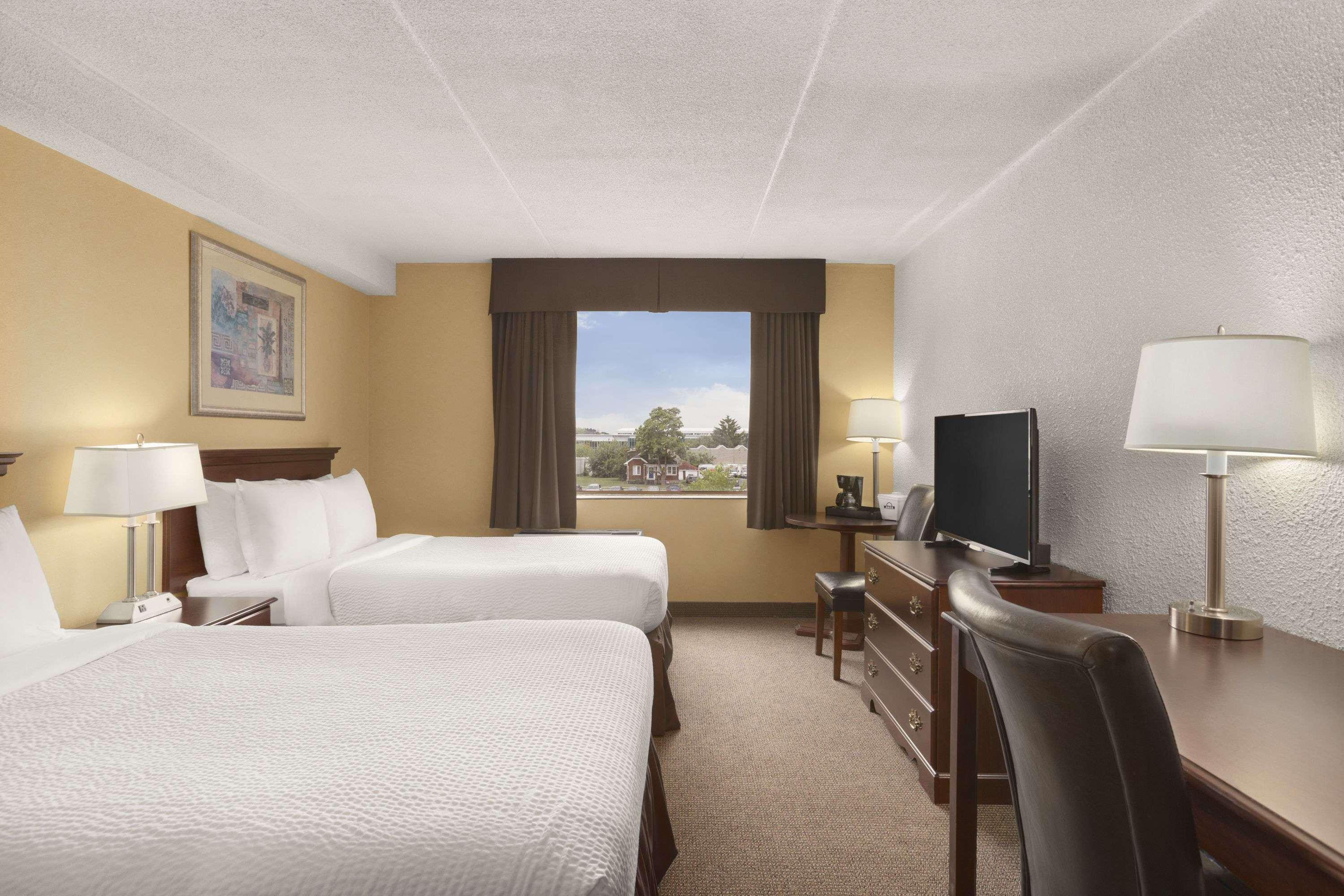 Days By Wyndham Fallsview Hotel 3*