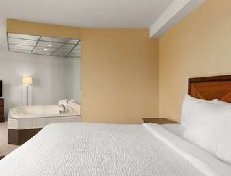 Days By Wyndham Fallsview Hotel