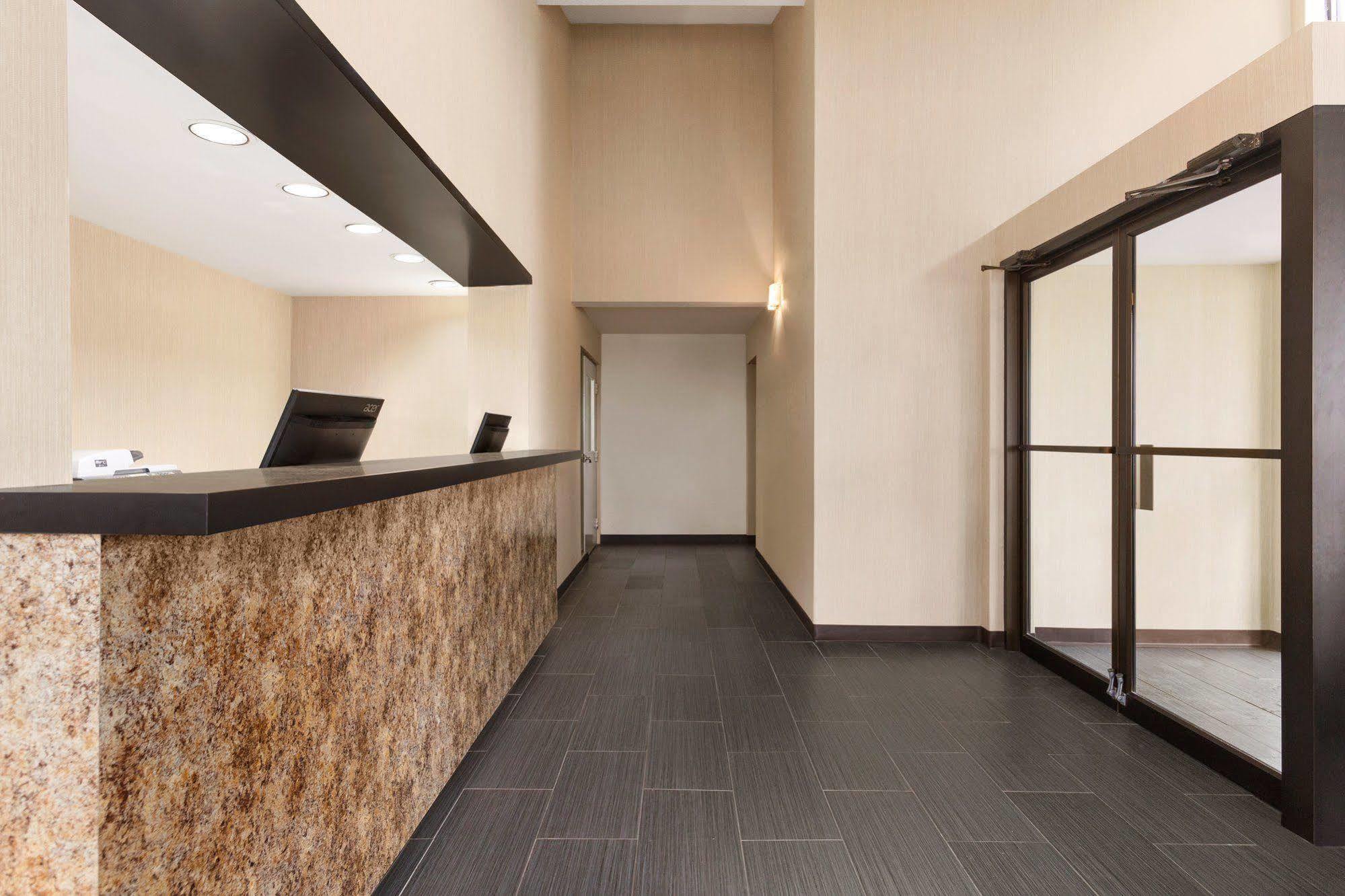 Days By Wyndham Fallsview Hotel Niagara Falls